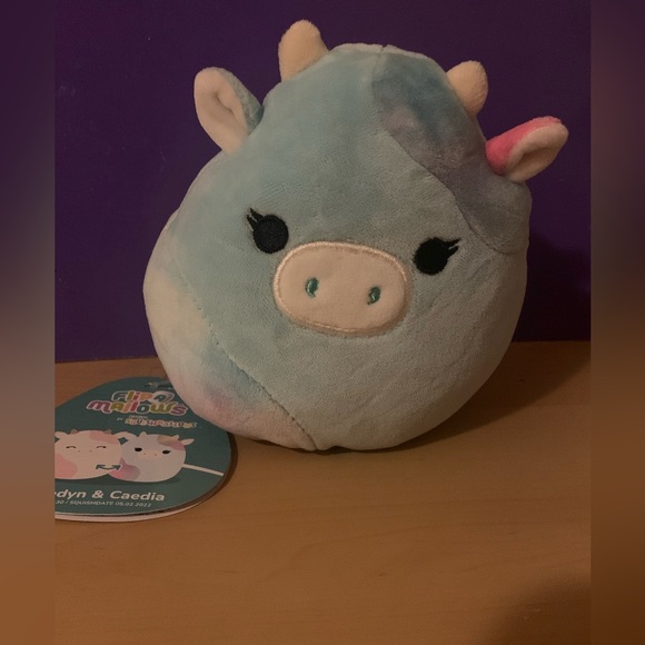 6 inch Flip Cow Squishmallow - Picture 4 of 4